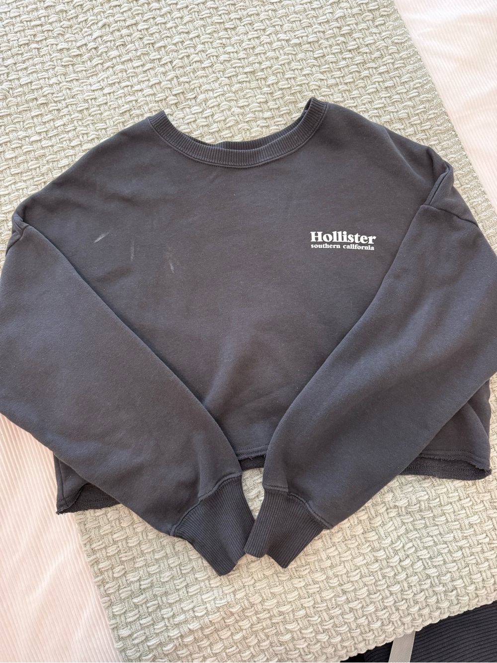 Hollister Women's Gray Crewneck Cropped Sweatshirt